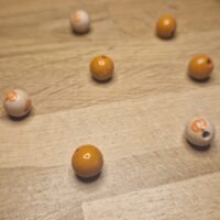 Collier de perles porte médaille