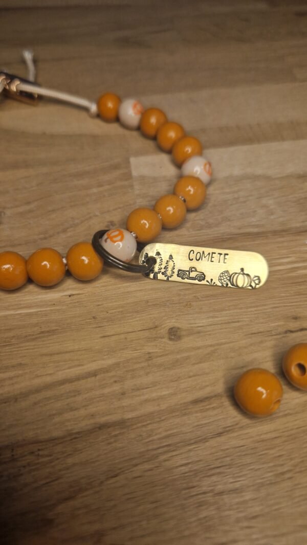 Collier de perles porte médaille