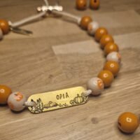 Collier de perles porte médaille