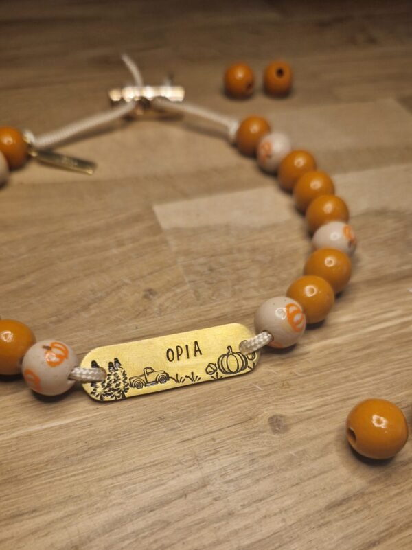 Collier de perles porte médaille