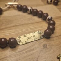 Collier de perles porte médaille Woody