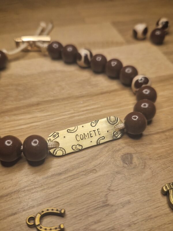 Collier de perles porte médaille Woody