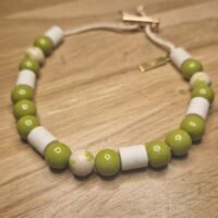 Collier de perles porte médaille Saguaro