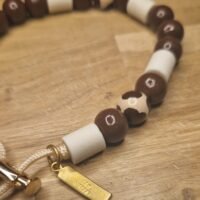 Collier de perles porte médaille Woody