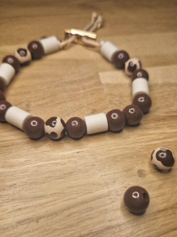 Collier de perles porte médaille Woody