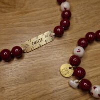 Collier de perles porte médaille "Perles de lien"